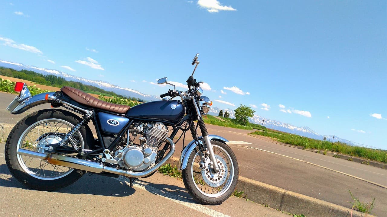 パネル YAMAHA SR400 FI用 K\u0026H 段付きシート A タックロール