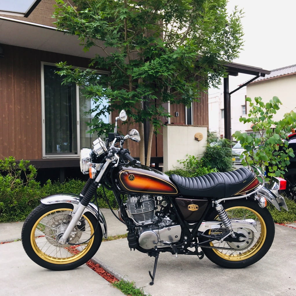 SR400 k&h シート レア リベット - バイク