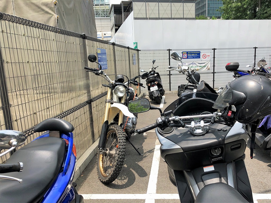丸ノ内鍛冶橋オートバイ専用駐車場-2