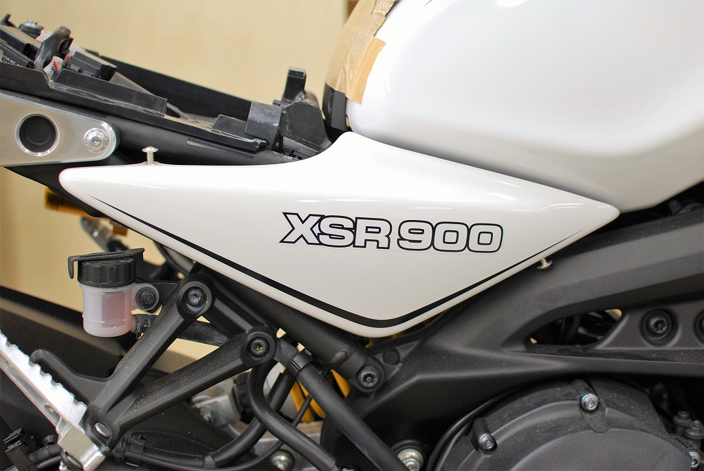 XSR700 タンクサイドカバー 美品　純正　アルミ製