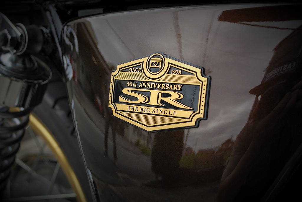 2019年SR400 FIの40周年記念車 yamaha 40th anniversary edition サイドカバー