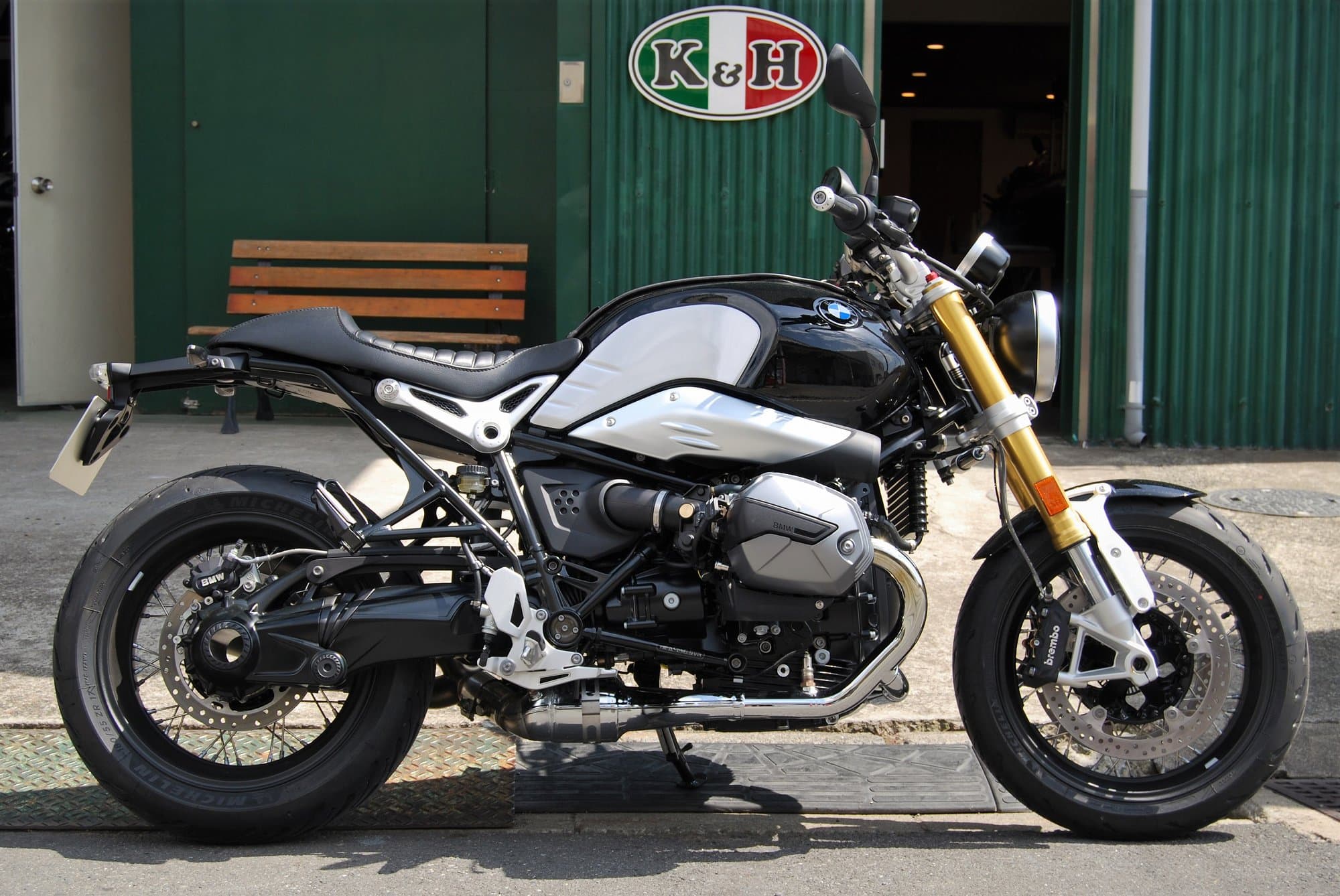 BMW R nineT 2018年式 純正マフラー - マフラー