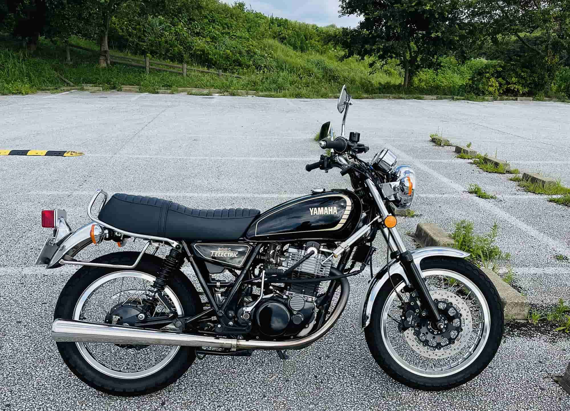 SR400 シート K＆H 張り替え済 タックルロール - シート